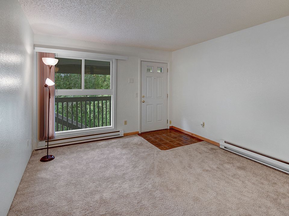 Terrace on the Lake Apartments - Livingroom