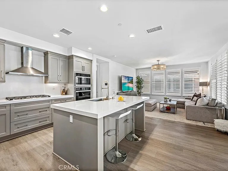 1309 Doheny Way — Photo 8