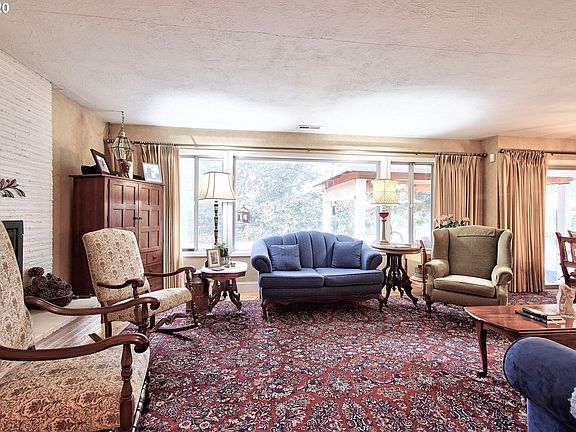5th image of 1005 Woodlawn Ave
