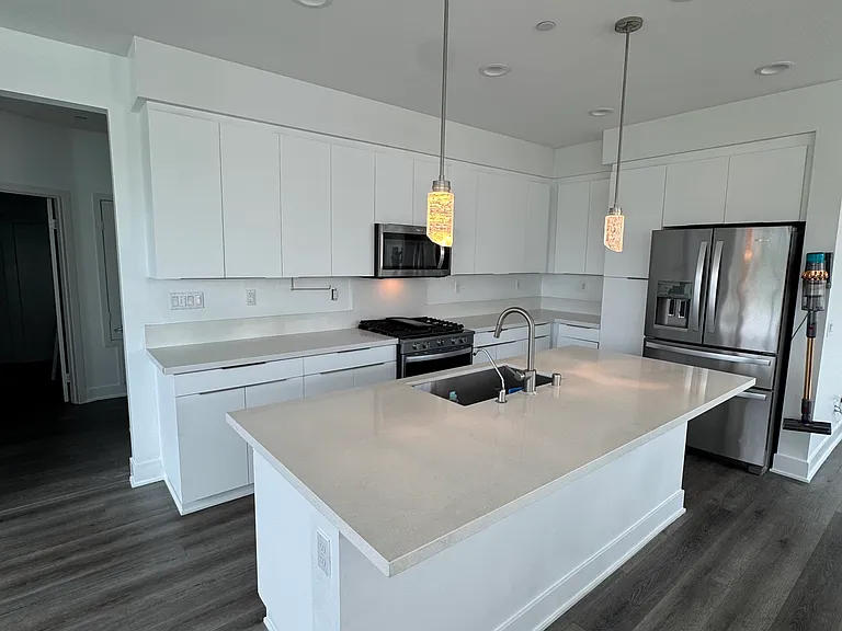 2921 Exposition Pl — Photo 7