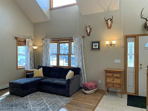 5th image of 1024 Woodland Dr