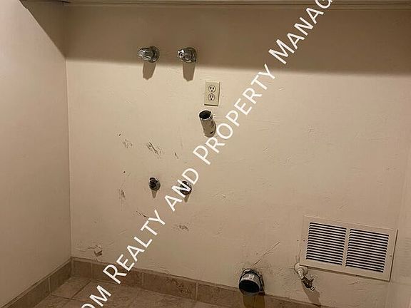 4th image of 7213 Quailwood Dr APT B