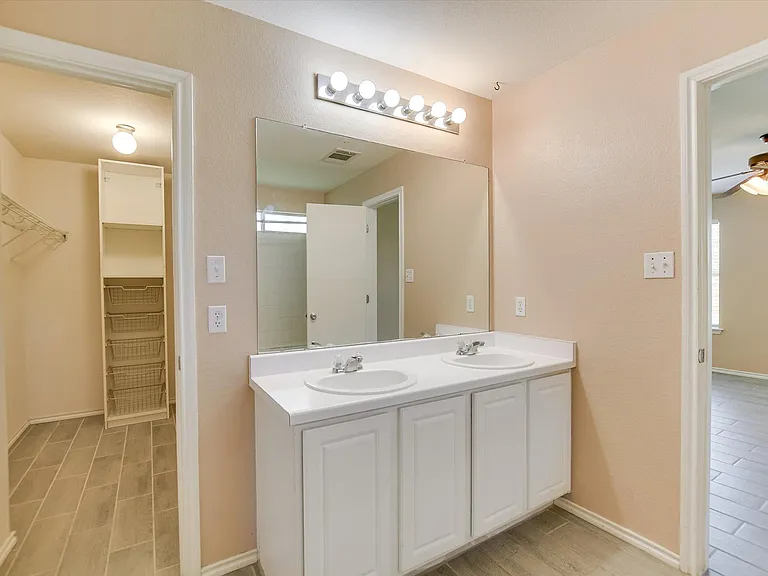 318 Phillips St — Photo 14