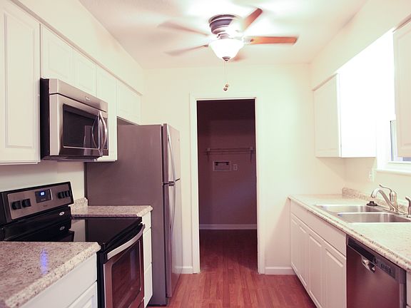 3rd image of 6111 Clematis Dr
