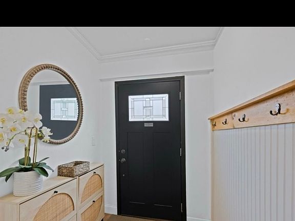 3rd image of 19 Gordon St Floor 1