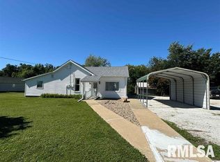 733-905 E St, Mount Sterling, IL 62353