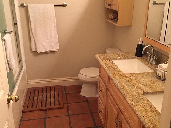 4th image of 1002 30th St APT 204