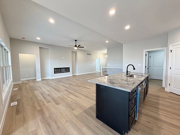 5th image of 1605 Ambleside Dr