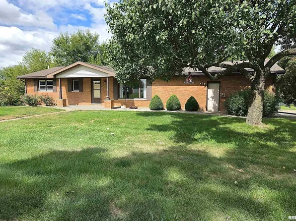 2107 N Arrowood Ct, Quincy, IL 62305