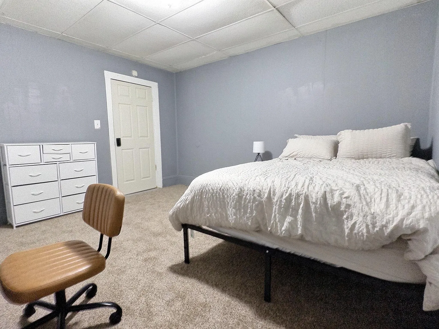 3 bed, 1.0 bath, 992 sqft, $633 — Photo 1
