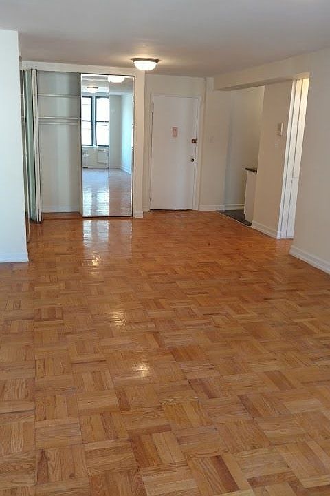 2nd image of 950 E 14th St APT 1H