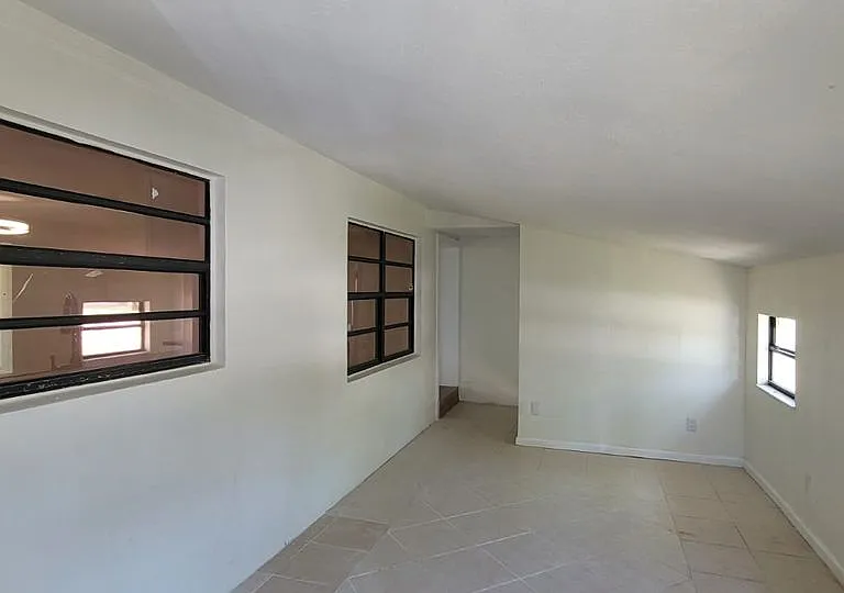 329 W Arlington St — Photo 5