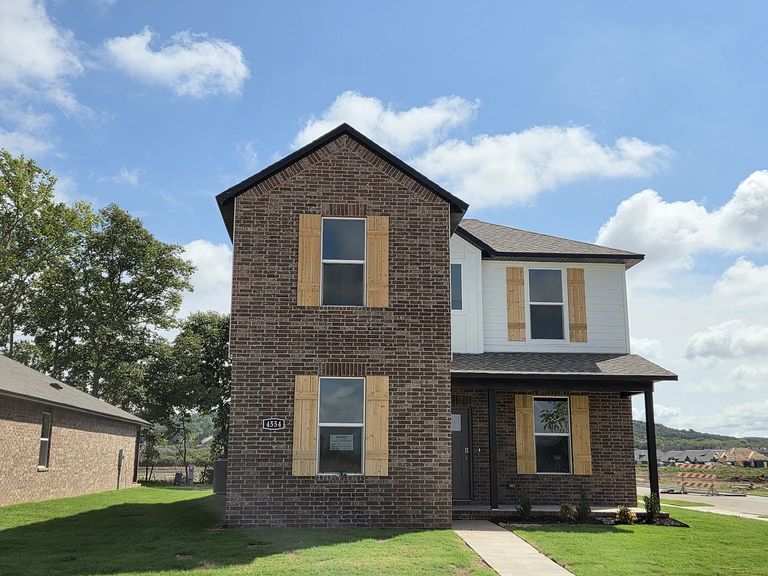 4 bed, 3.5 bath, 2068 sqft, $2,500 — Photo 2