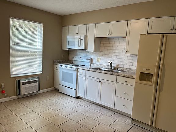 3rd image of 1855 N Lakeman Dr