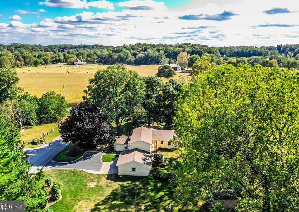 1st image of 701 Willowdale Ln