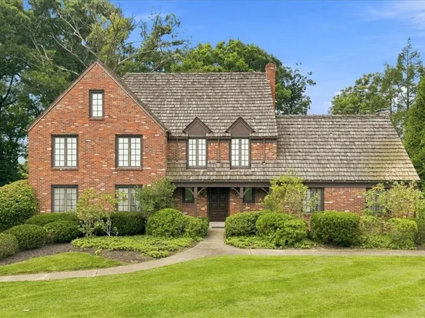 1048 Center Oak Dr, Pittsburgh, PA 15237