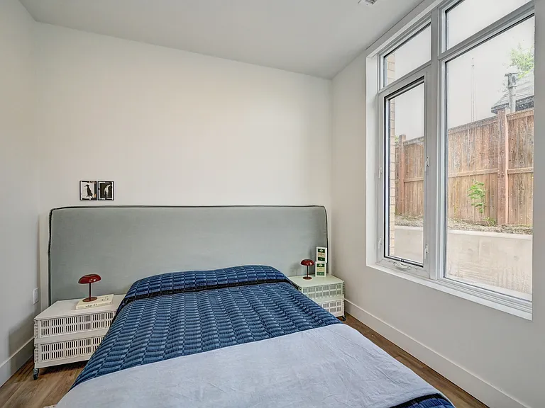 415 Duke St W — Photo 39