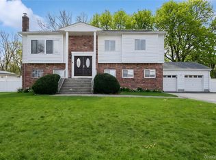 40 Scholar Lane, Commack, NY 11725