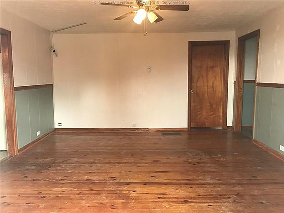 3rd image of 102 Graceland Cir