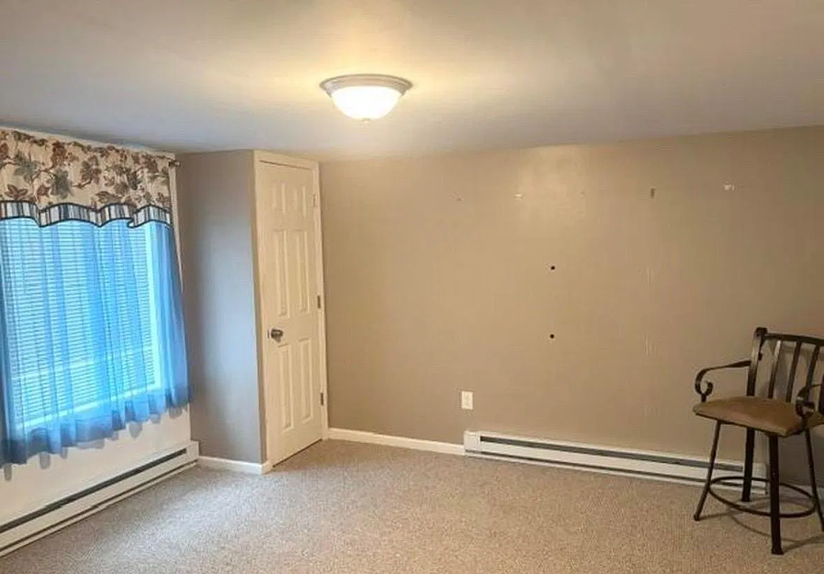 3 bed, 2160 sqft, $2,250 — Photo 4