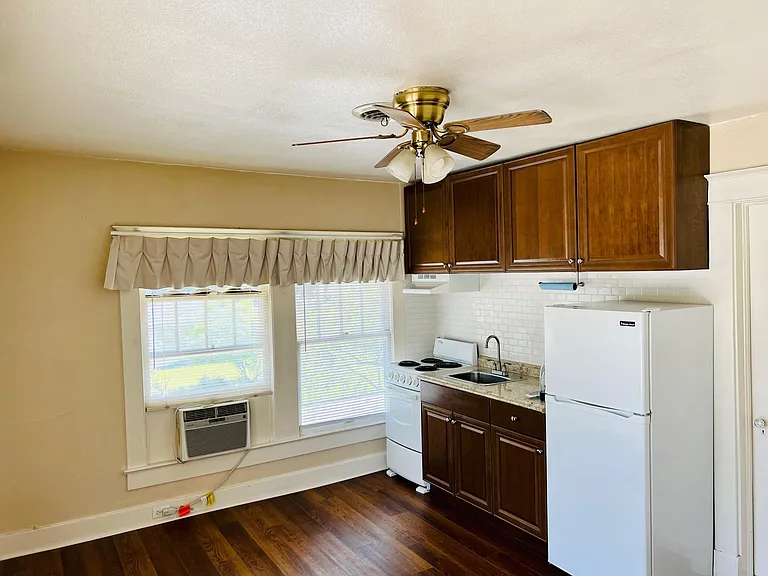 203 N Dillard St #6 — Photo 3
