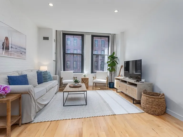 346 Congress St #209 — Photo 1