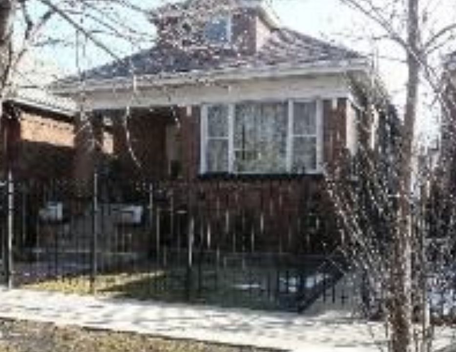 1st image of 5925 S Washtenaw Ave