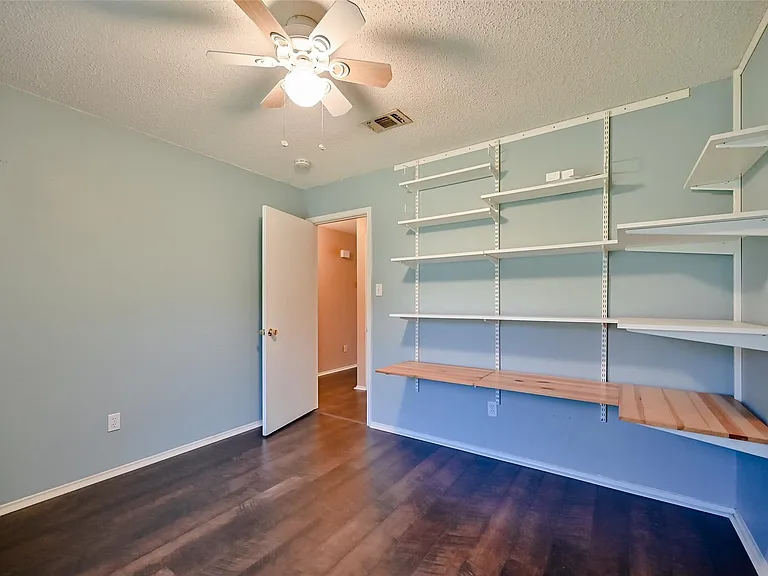 907 Clear Creek Dr — Photo 23
