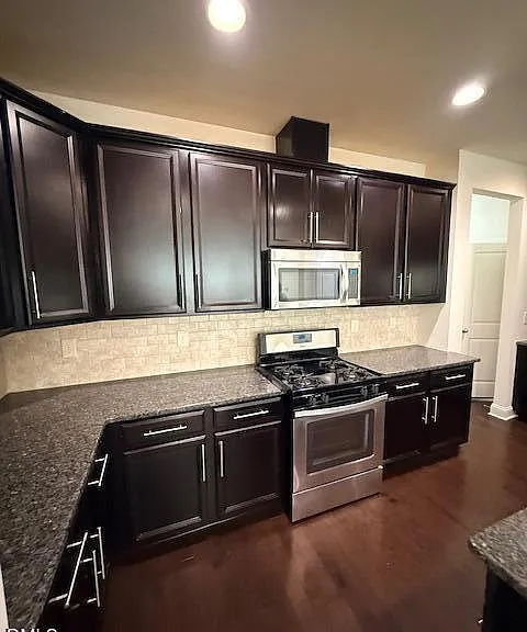 254 Begen St — Photo 9