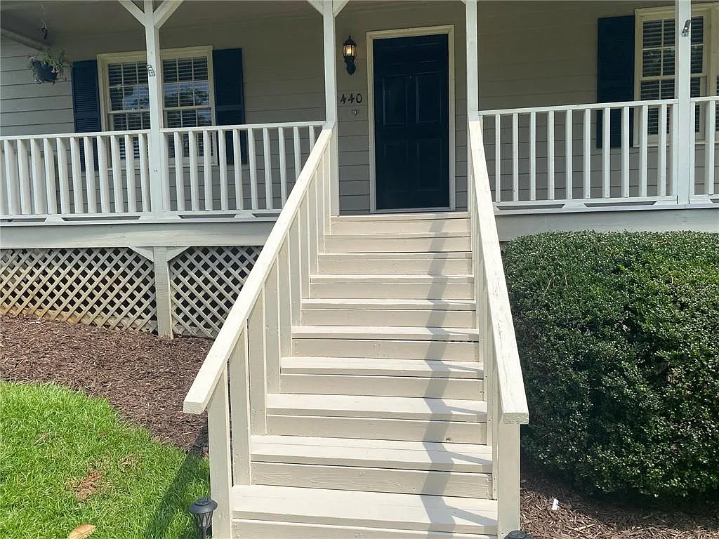 3 bed, 2.0 bath, 1316 sqft, $2,000 — Photo 3