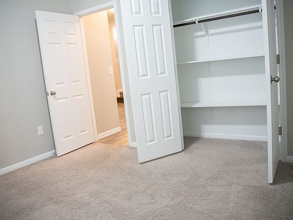 5th image of 532 Arrowhead Vine St