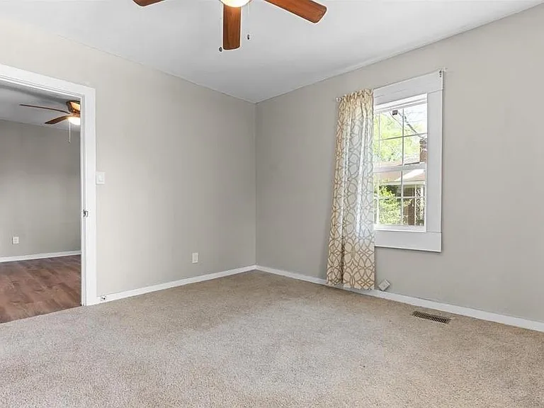 2164 Monroe Ave — Photo 12