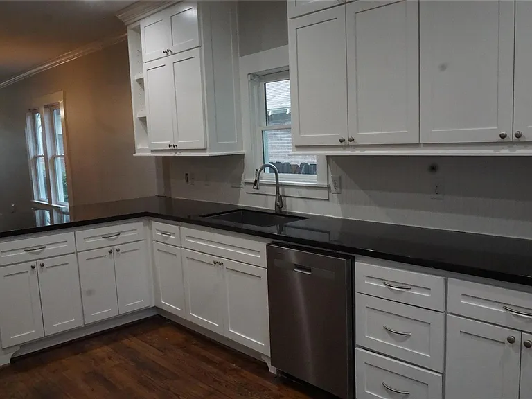 825 Algregg St — Photo 10