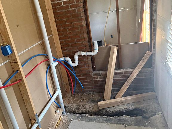 5th image of 4102 Charleston St