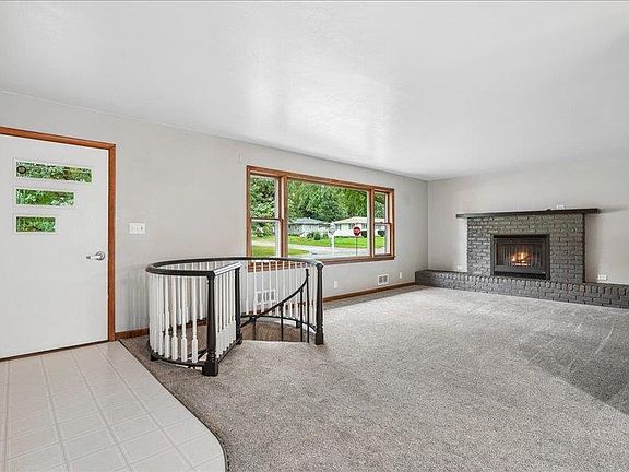 2nd image of 1911 Crescent Dr