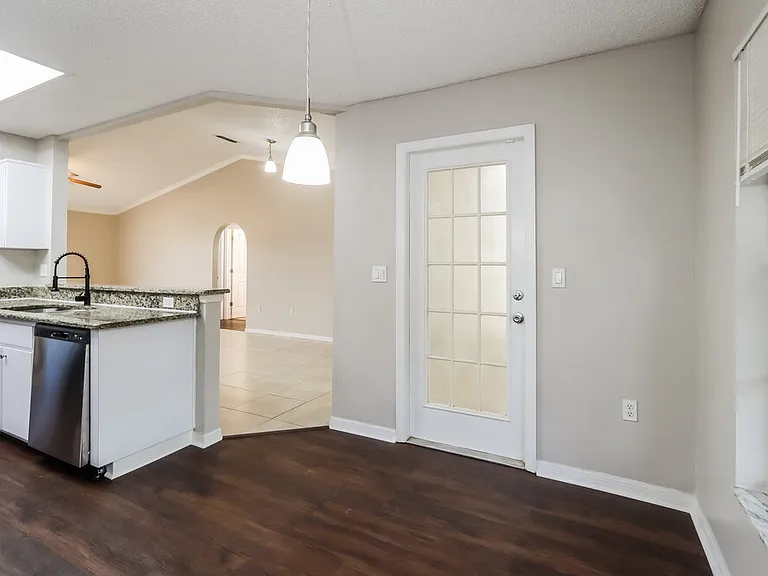18725 Parade Rd — Photo 5
