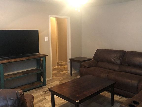 3rd image of 4612 Erskine St