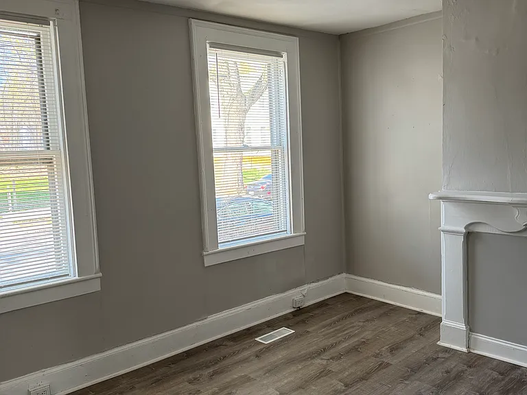 247 2nd St #1 — Photo 2