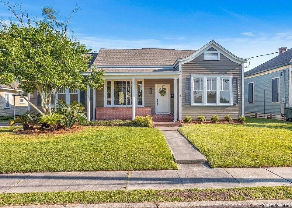 1st image of 621 Iris St
