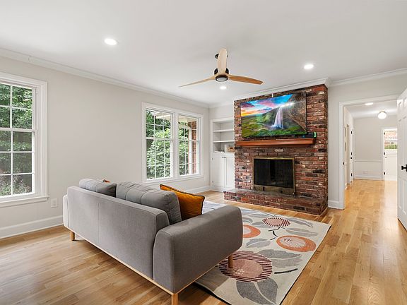 4th image of 3448 Sheridan Dr