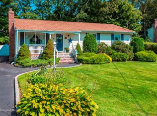 365 Fir Grove Rd, Ronkonkoma, NY 11779