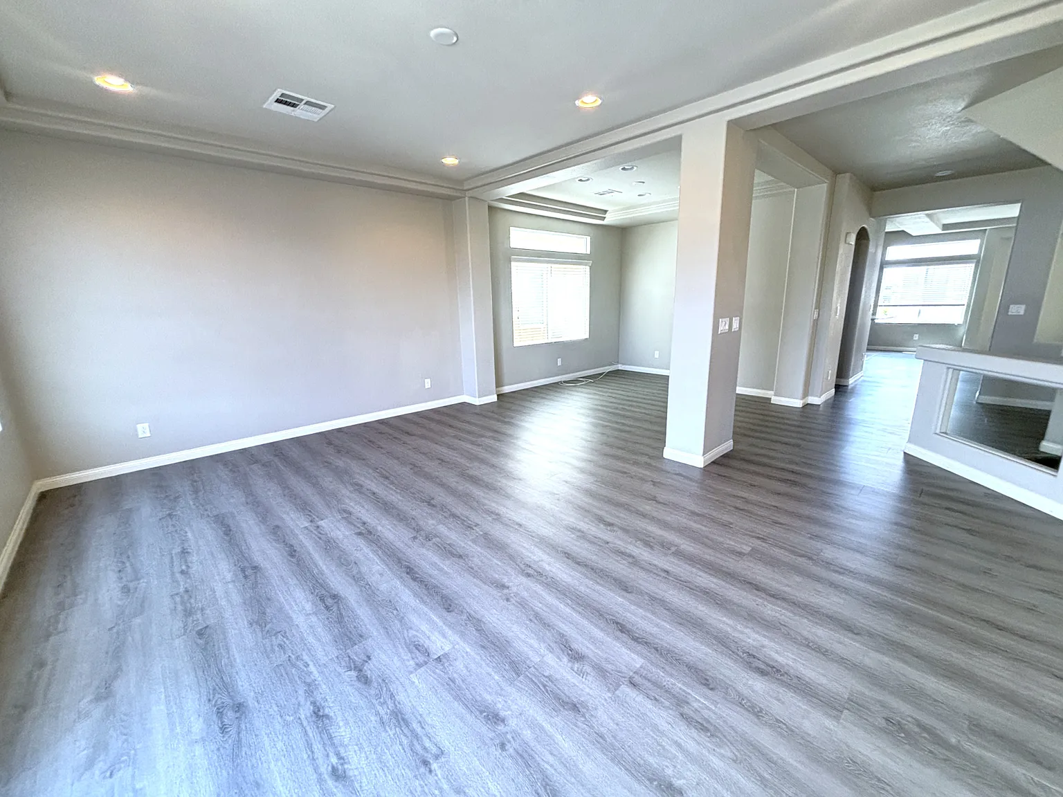 5 bed, 3005 sqft, $2,750 — Photo 2