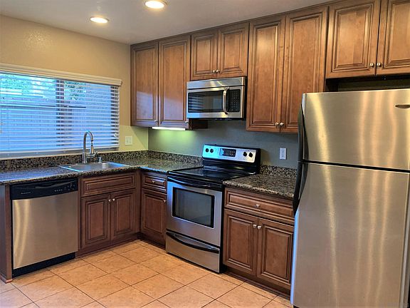 4th image of 1417 N Broadway N #D