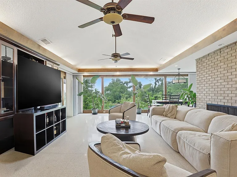 6808 Mesa Dr — Photo 3