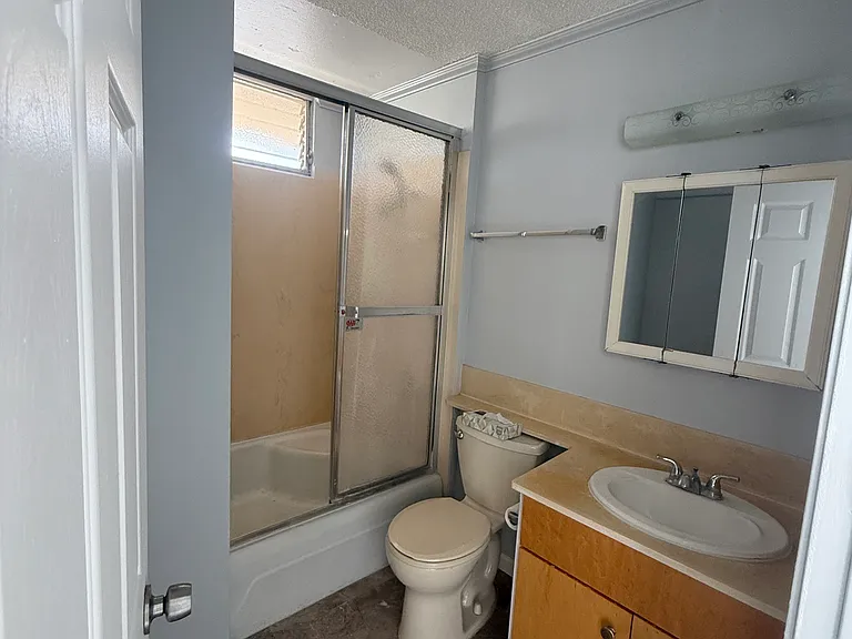727 University Ave #303 — Photo 7