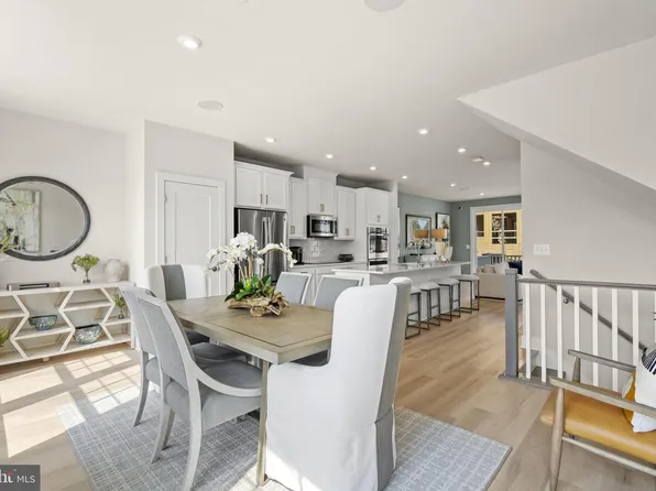 8824 Campden Grove Rd, Manassas, VA 20110