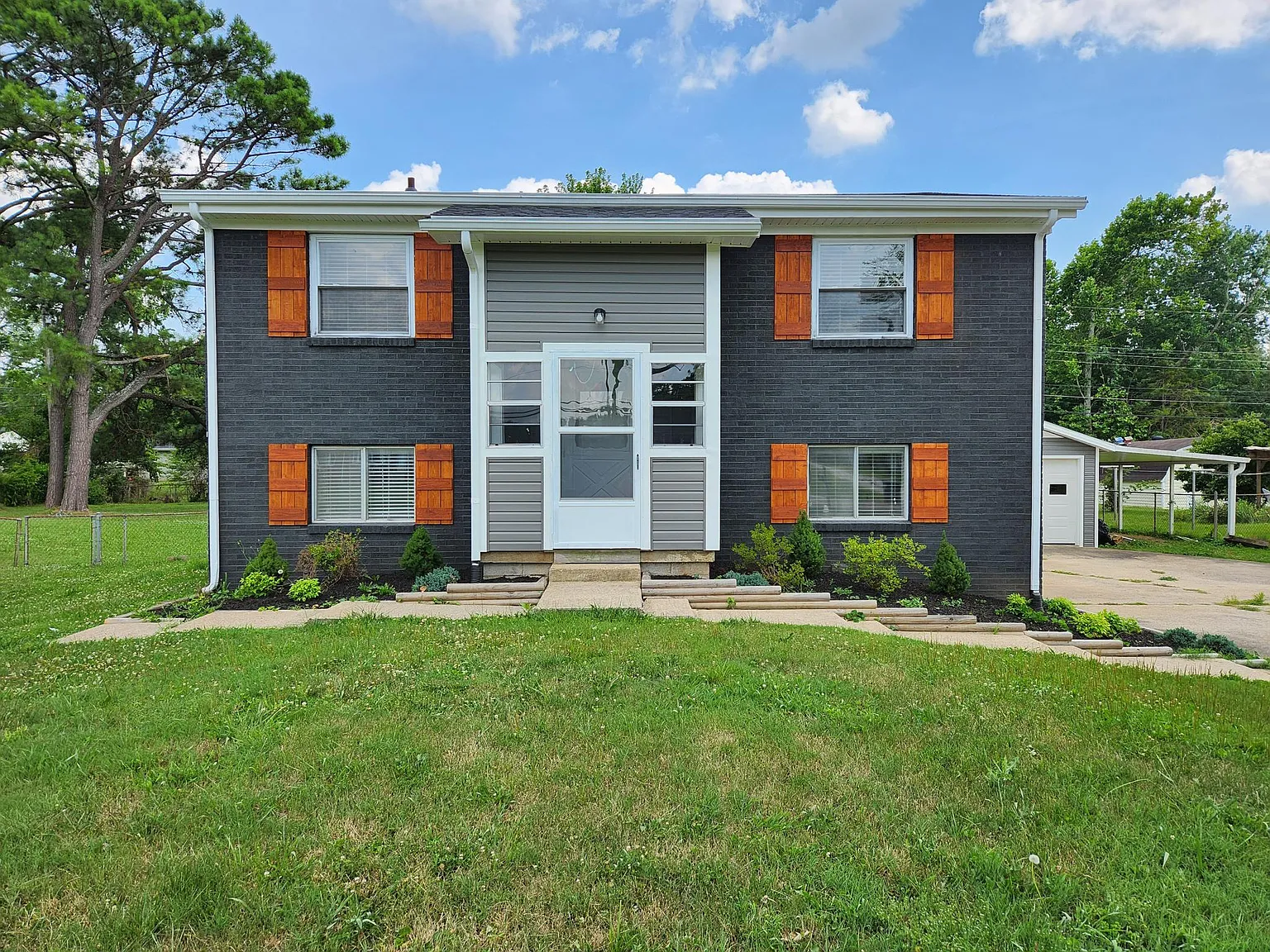 4 bed, 1700 sqft, $1,850 — Photo 1