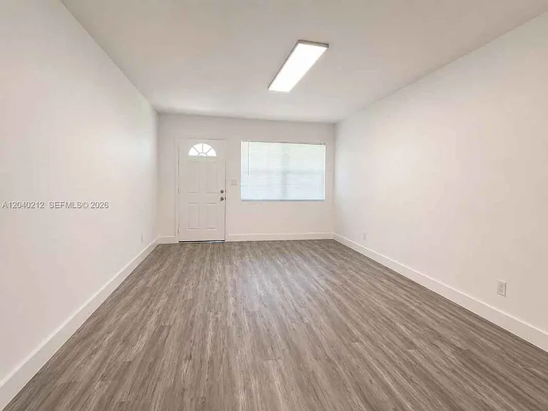730 SW 5th Ave — Photo 7