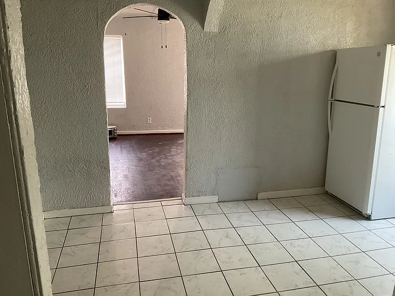 3910 La Luz Ave — Photo 9