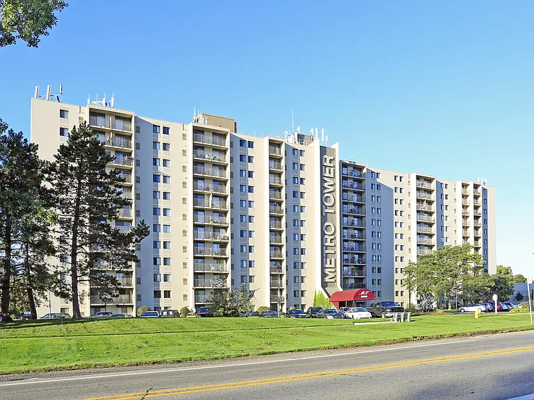 METRO TOWER APARTMENTS — Photo 11